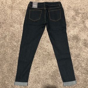 🚨 PRICE DROP 🚨 NWT-Dark Wash Skinny Ankle Jeans